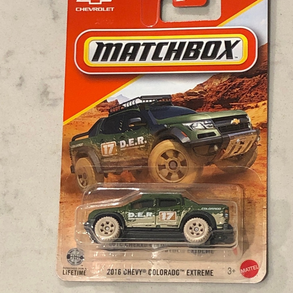 Mattel Matchbox Chevy Colorado Extreme - Green and White